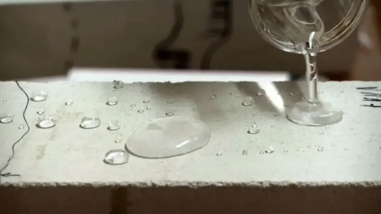 Kapillarwand-Hydrophobierung mit Porophob-K – Wirkprinzip gegen Feuchtigkeitstransport
